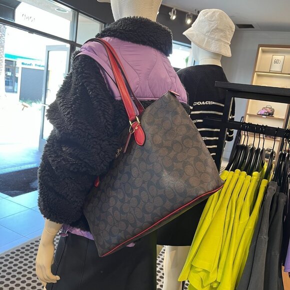 Coach Gallery Tote In Signature Canvas - Picture 9 of 11